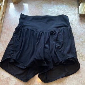 Lululemon Nulu and Mesh HR Yoga Short 3.5", Sz 6, Black